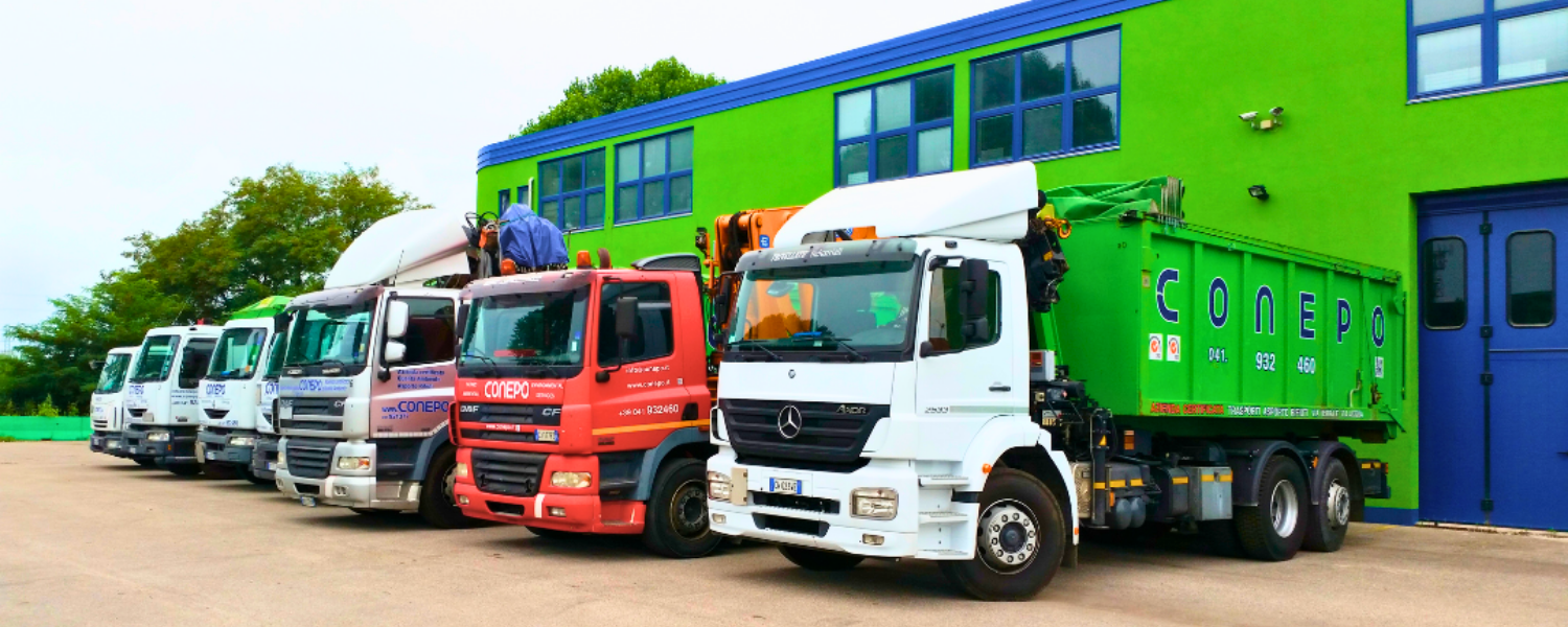 Flotta camion per raccolta rifiuti di Conepo Servizi